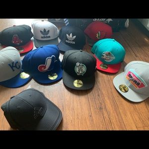 Lot of fitted hats. Great condition.